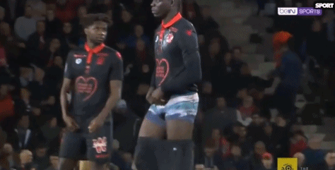 赖特：贝林厄姆让某些人害怕，外界没准备好迎接这种黑人巨星（赖特：贝林厄姆令部分人不安，外界尚未准备好迎接这样的黑人巨星）