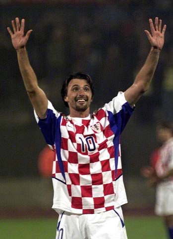 4000万欧潜力！曼联盯上18岁希腊中场，多豪门竞争转会成焦点？（估值4000万欧！曼联锁定18岁希腊中场，豪门混战成转会焦点？）