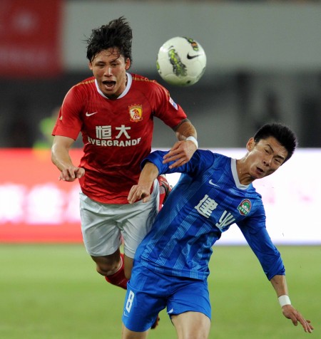 江苏排球全胜：U20男排击败强大山东进决赛！U18U20成年队都取胜（江苏排球全线告捷：U20男排力克劲旅山东闯入决赛，U18与成年队同日获胜）