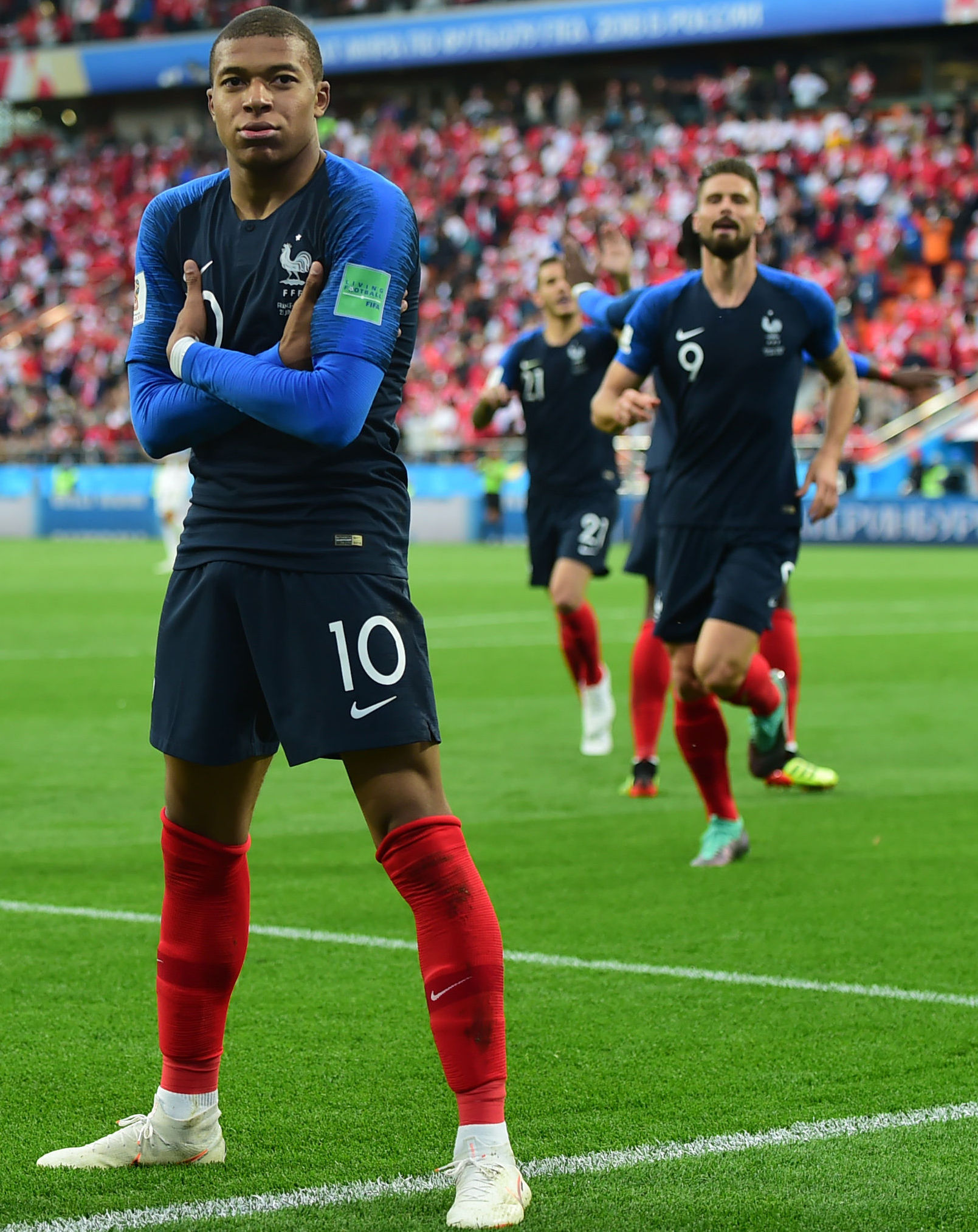 伦敦奥运马术冠军情侣同日安乐谢世：20年相伴 共创所有世界级赛事辉煌（相伴二十年的伦敦奥运马术冠军伴侣同日安乐离世，在世界级赛场共铸辉煌）