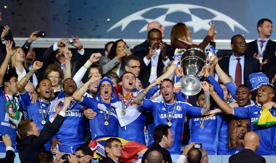 足球报：亚泰这几年都是寅吃卯粮，意向球员听说后婉拒邀请（《足球报》：亚泰近年靠预支度日，多名意向球员闻讯后拒绝加盟）