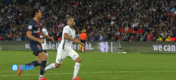 贴地斩助国米取胜，卡洛斯-奥古斯托打进生涯欧冠处子球（低射制胜助国米告捷，卡洛斯-奥古斯托收获欧冠处子球）