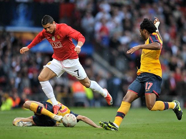 舍什科膝伤预期还要休战一个月！曼联锋线面临严峻考验（舍什科膝伤预计再缺阵一个月，曼联锋线承受严峻考验）