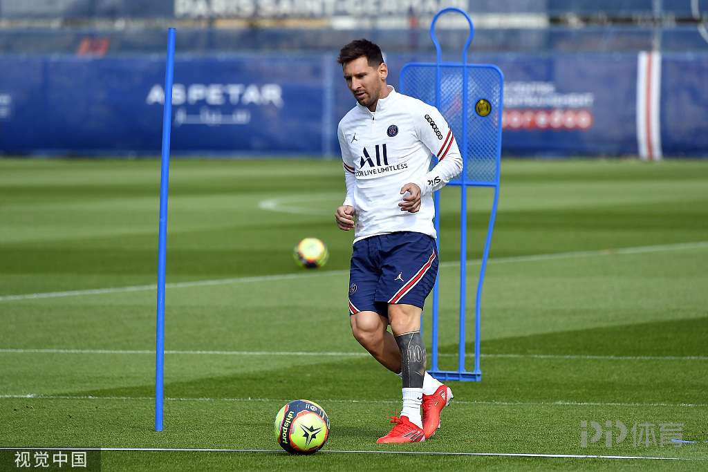 记者：齐尔克泽有可能会离队，曼联有信心从他身上收回转会费（名记：齐尔克泽或将离队，曼联有信心回收转会费）